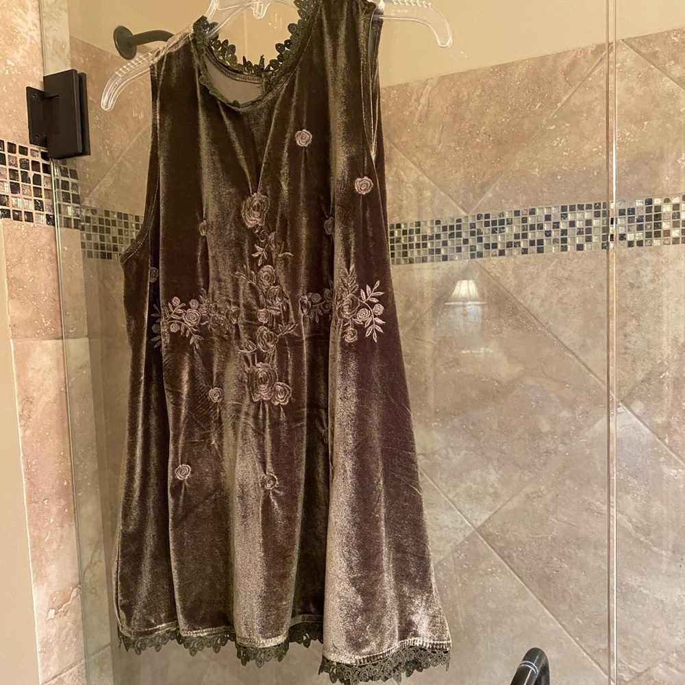 Olive green crushed velvet sleeveless top.